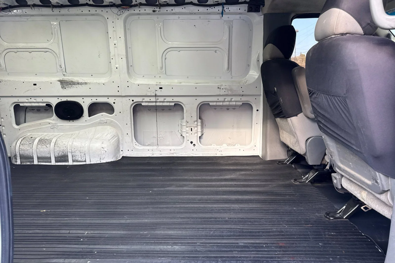 Used 2020 Glacier White Nissan S image 15