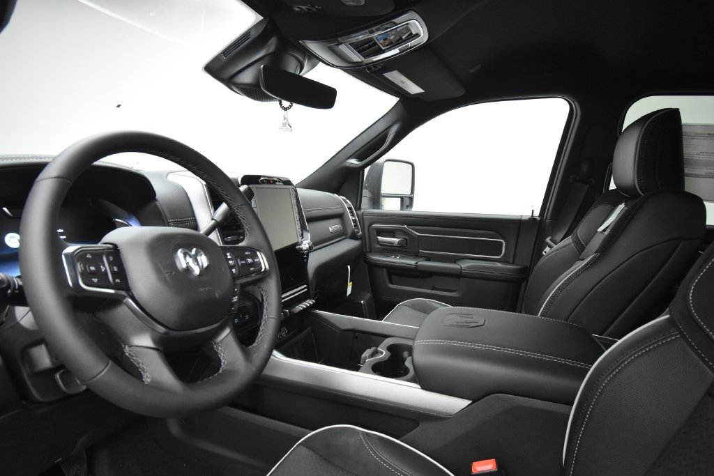 New 2026 Diamond Black Crystal Pearl-Coat Exterior Paint RAM Laramie image 39