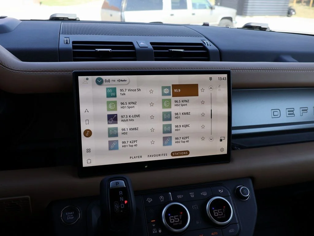 2025 Land Rover Defender V8 - Photo 21