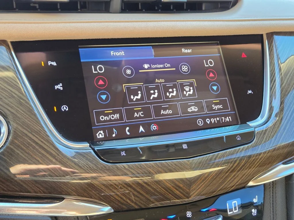 Used 2020 White Cadillac Premium Luxury image 33