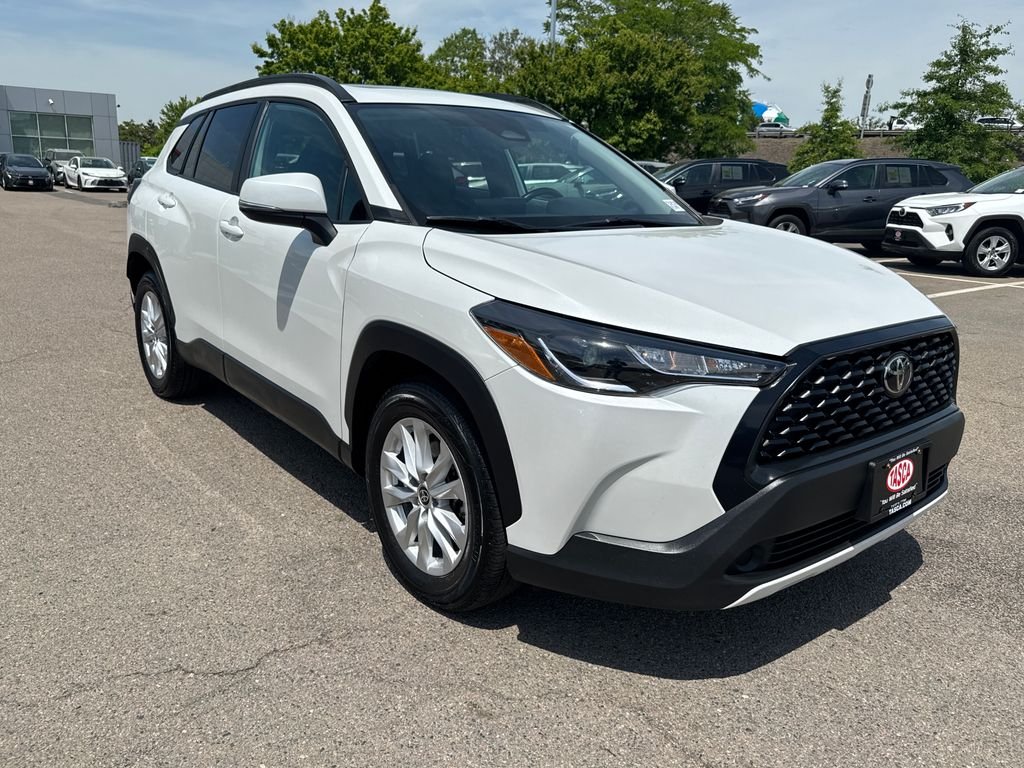 Used 2023 Off-white Toyota LE image 10