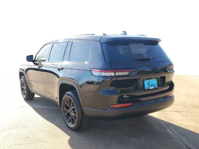 New 2025 Diamond Black Crystal Pearl-Coat Exterior Paint Jeep Altitude X image 3