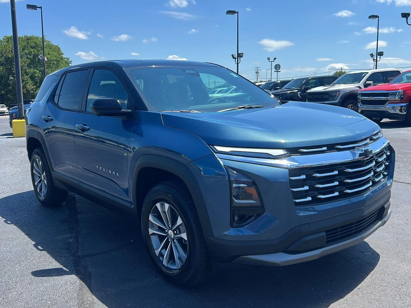 2027 Chevrolet Equinox LT - Photo 8