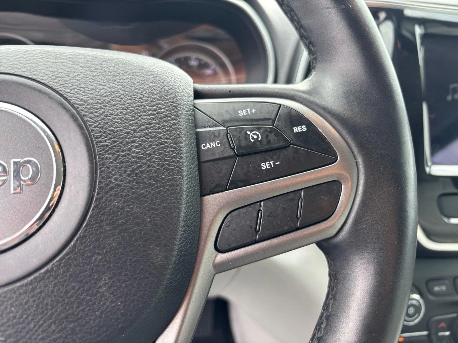 Used 2019 Sting-Gray Clearcoat Jeep Limited image 26