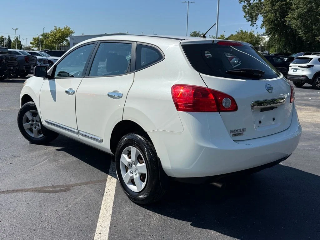 Used 2014 White Nissan S image 5