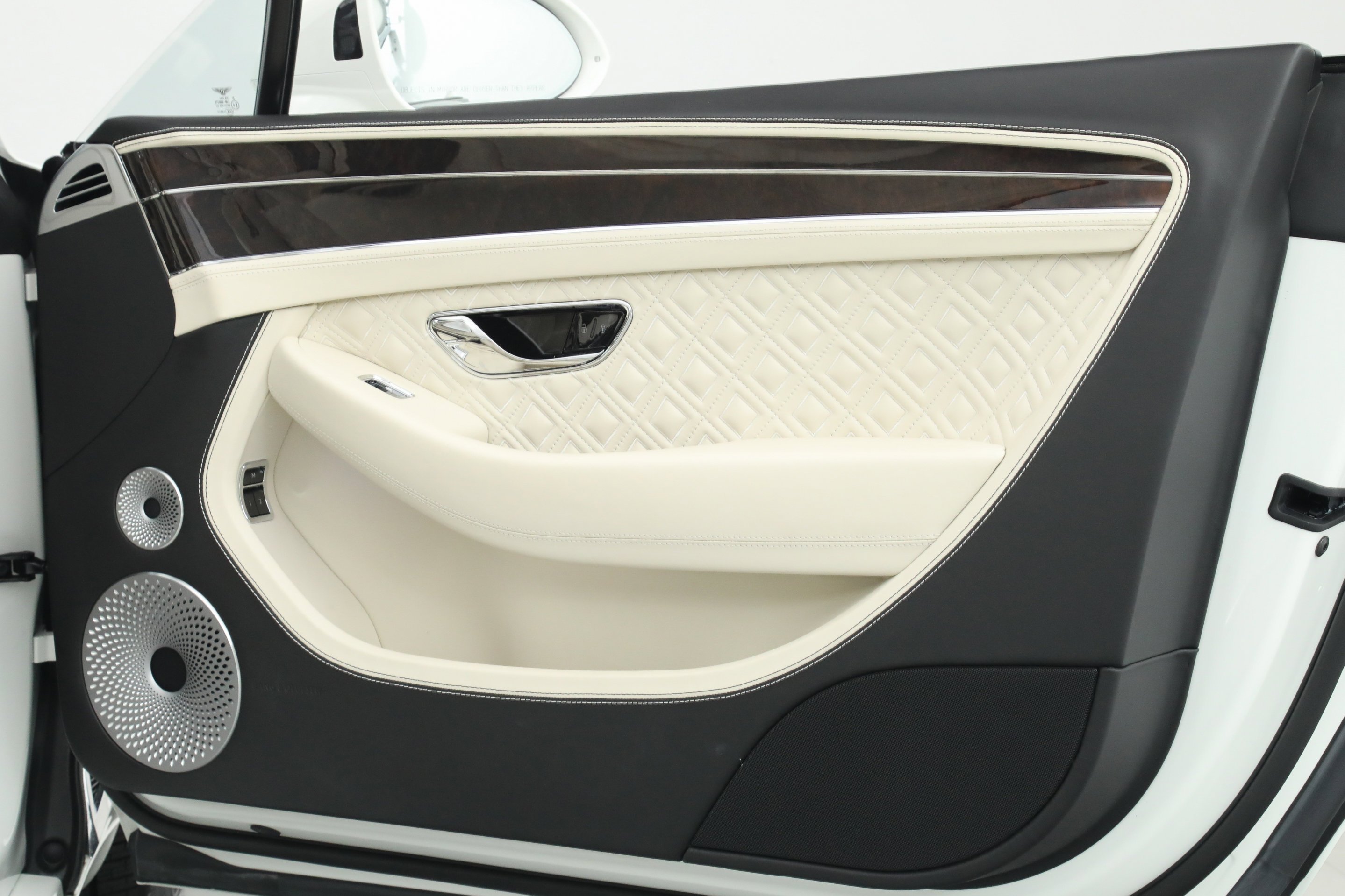 Used 2022 White Bentley GT V8 Convertible image 15