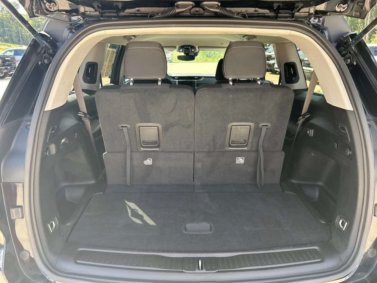 Used 2023 Black Jeep Laredo image 7