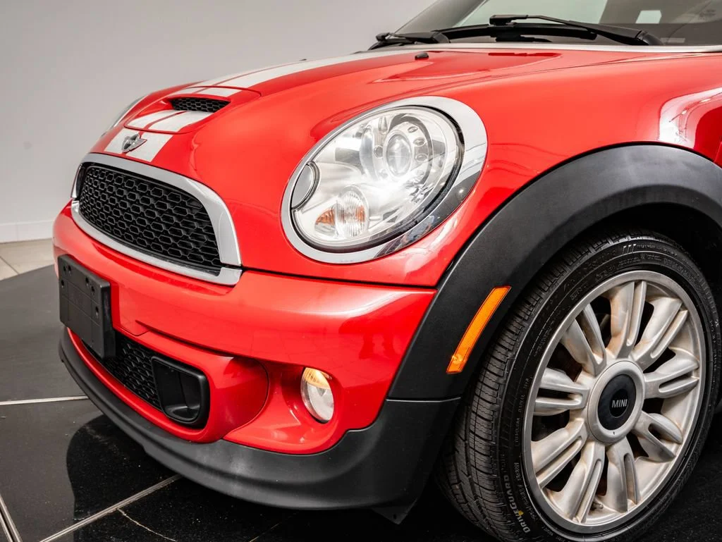 Used 2012 Chili Red MINI  image 3