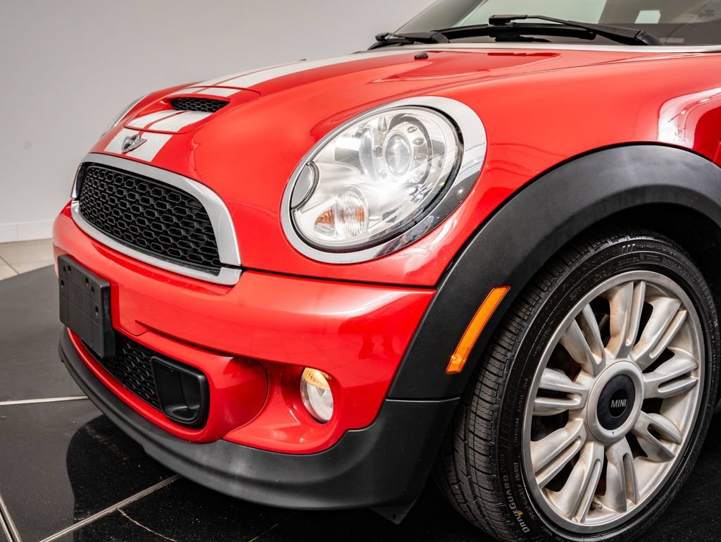 Used 2012 Chili Red MINI  image 3