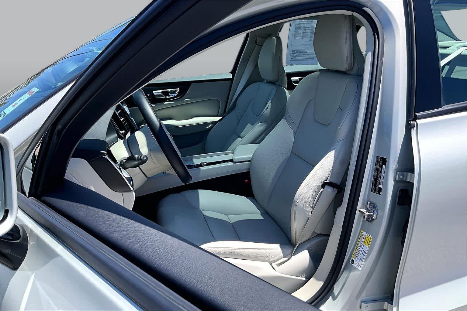 Pre-Owned 2019 Volvo S60 Momentum