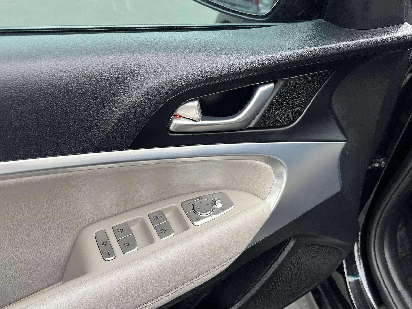 2023 GENESIS G70 Standard - Photo 31