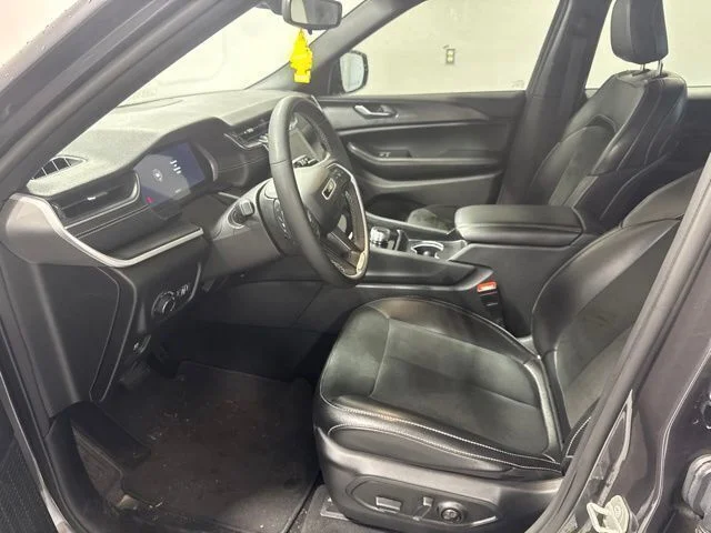 Used 2024 Gray Jeep Altitude X image 12