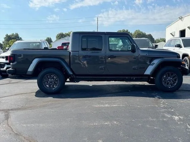 New 2026 Black Clear-Coat Exterior Paint Jeep Sahara image 2