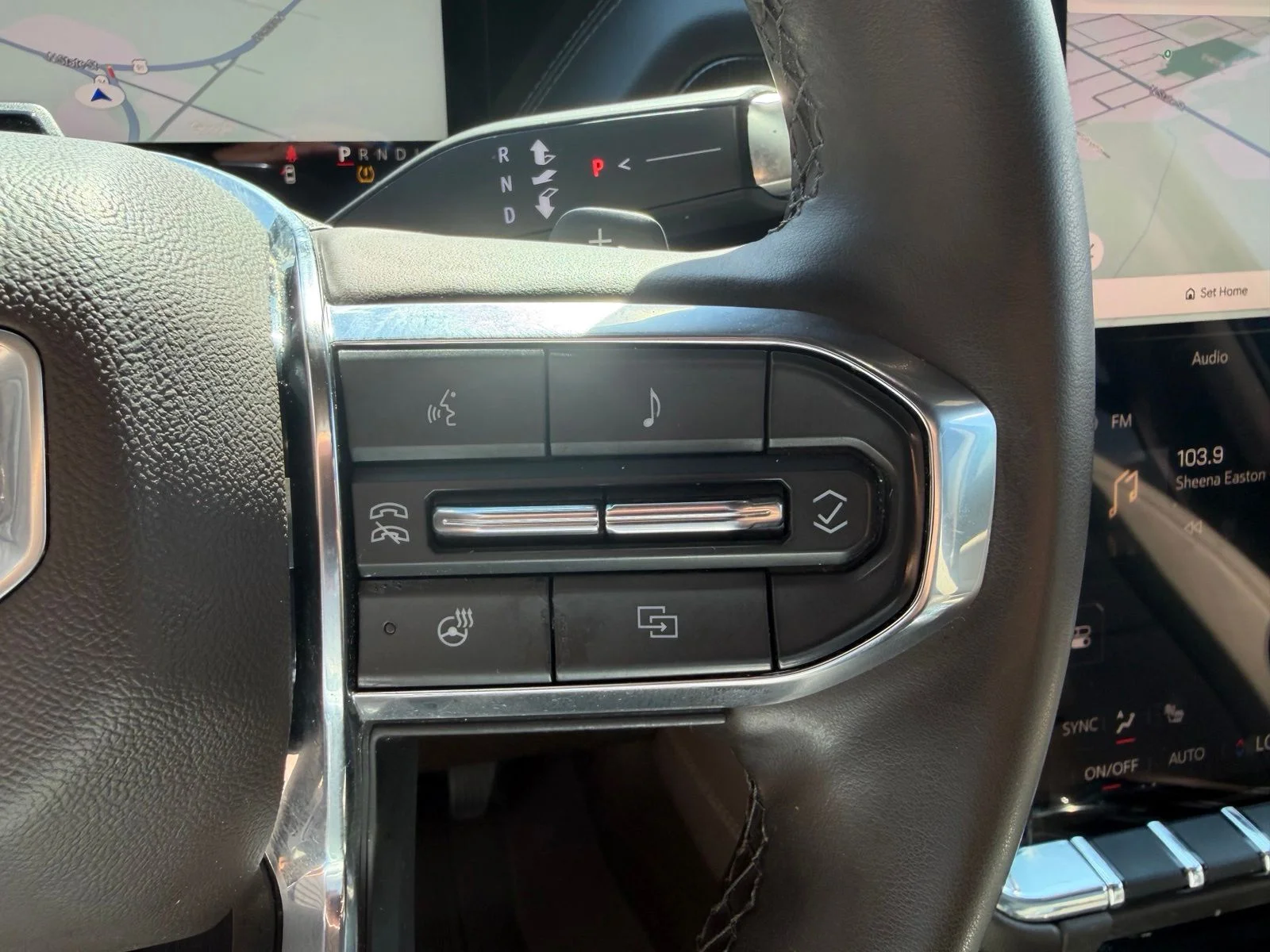 Used 2025 White GMC Elevation image 14