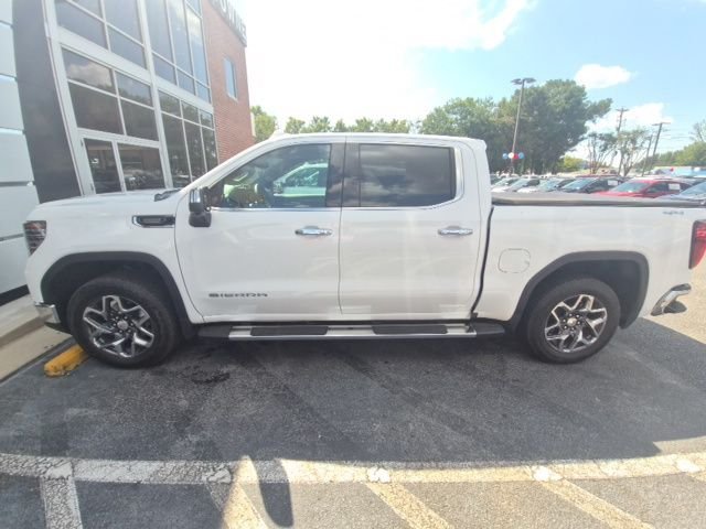 Used 2025 White GMC SLT image 1