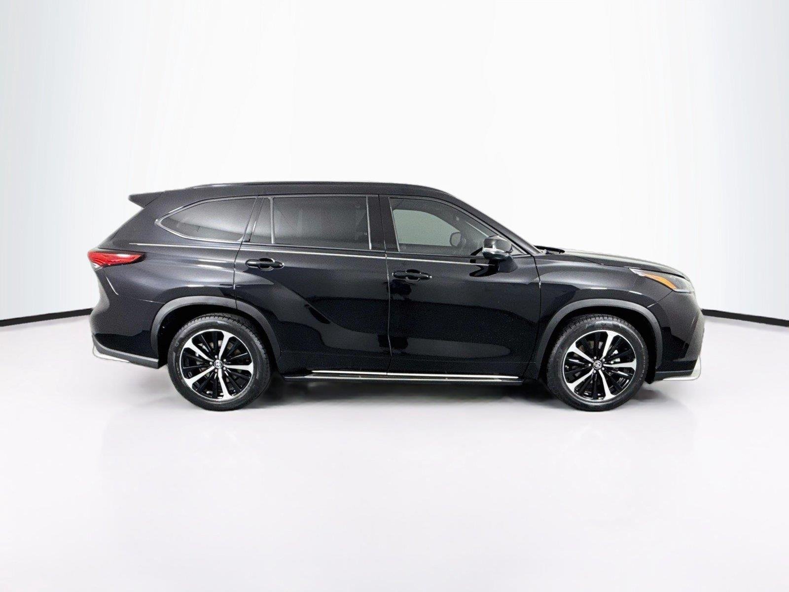 Used 2022 Midnight Black Metallic Toyota XSE image 10