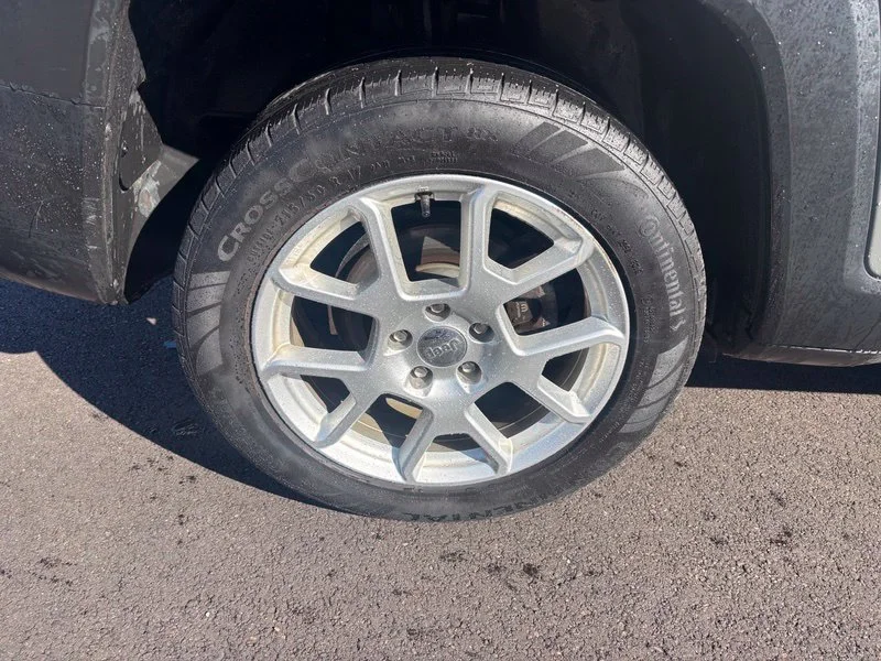 Used 2020 Gray Jeep Latitude image 14