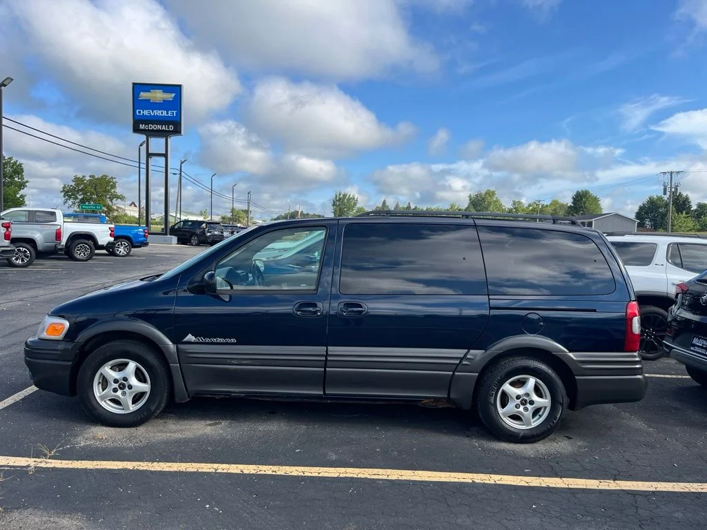 Used 2005 Blue Pontiac M16 image 2