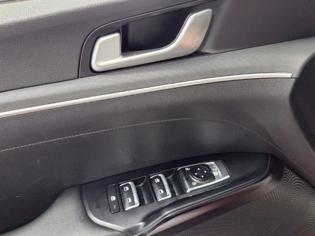 Used 2023 Red Kia LXS image 29