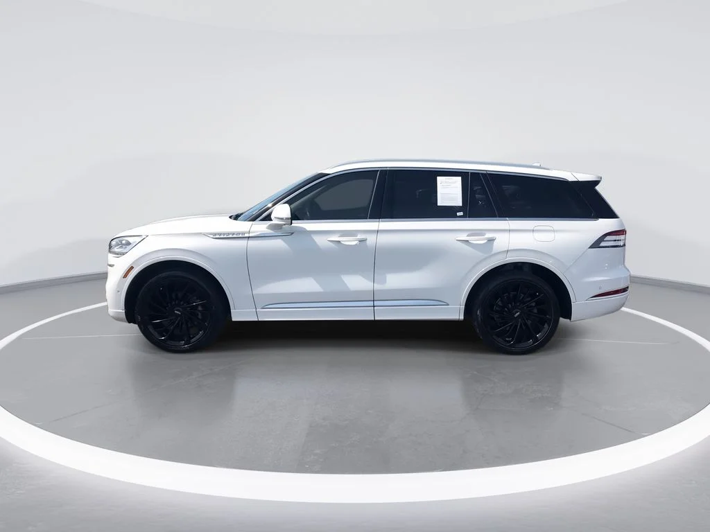 Used 2021 White Lincoln Reserve image 5
