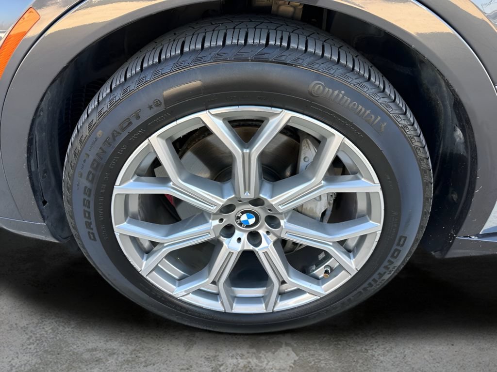 Used 2019 Dark Graphite Metallic BMW xDrive40i image 34