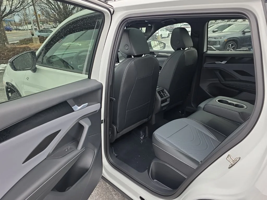 New 2026 Opal White Pearl Volkswagen 2.0T SE R-Line Black image 27