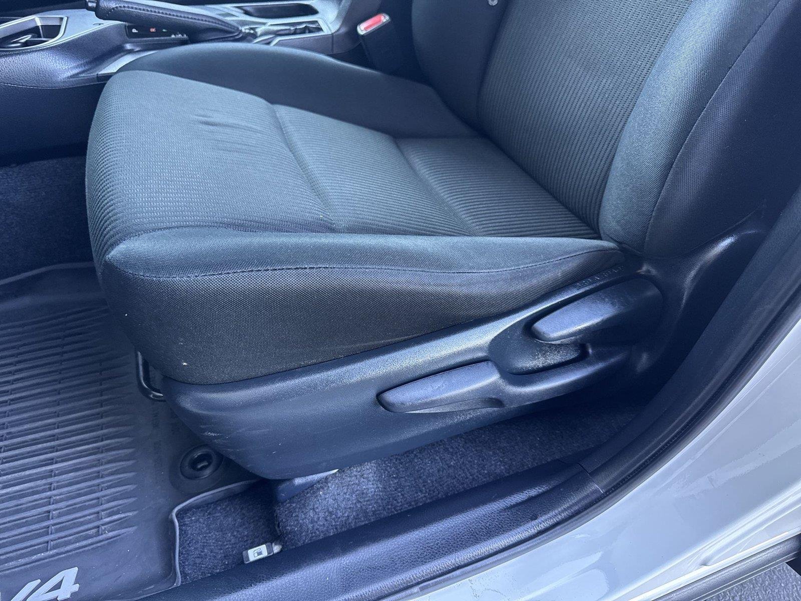 2017 Toyota RAV4 LE - Photo 23