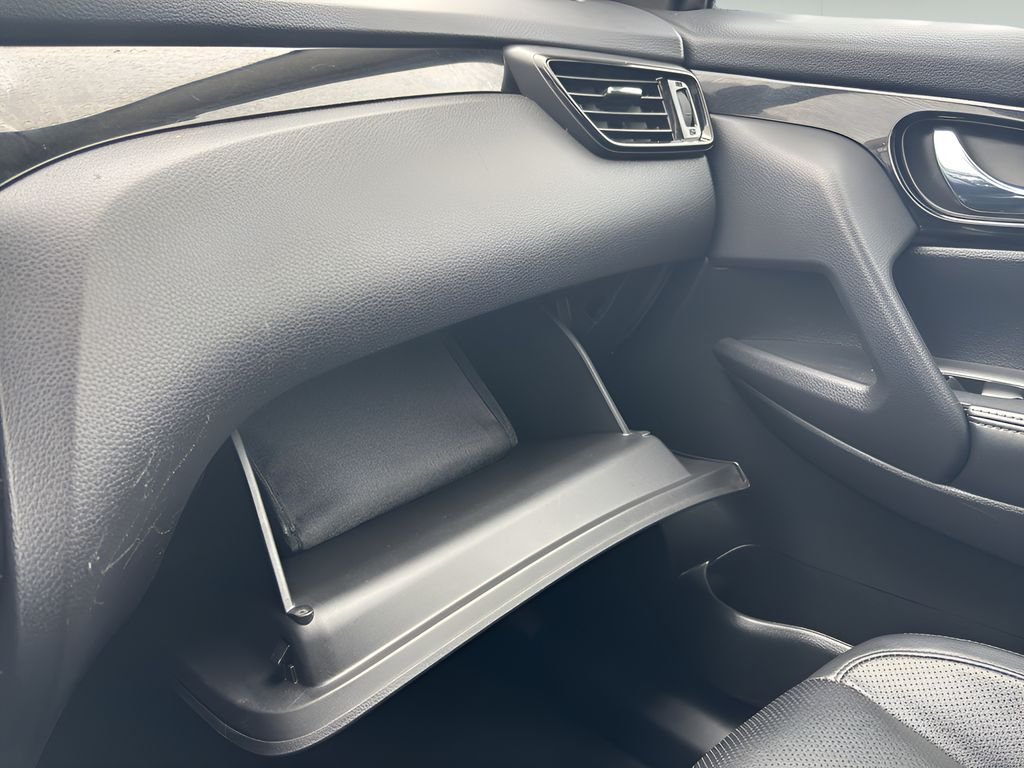 Used 2022 Magnetic Black Pearl Nissan SL image 21