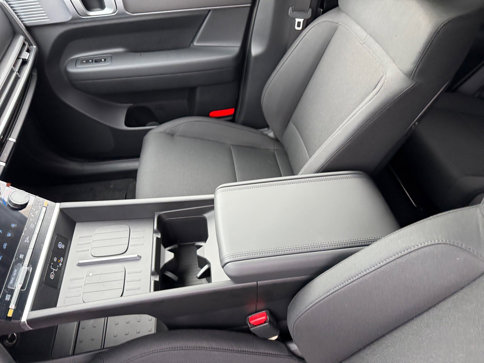 New 2026 Shimmering Silver Hyundai SE image 14