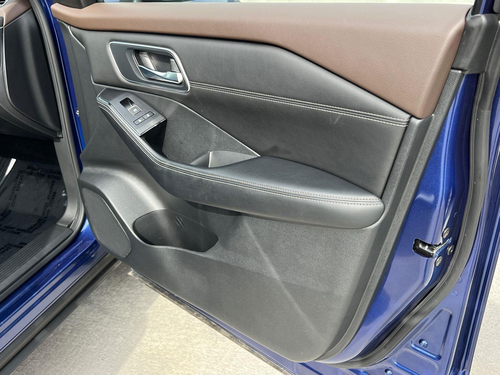 Used 2023 Caspian Blue Metallic/Super Black Nissan Platinum image 14