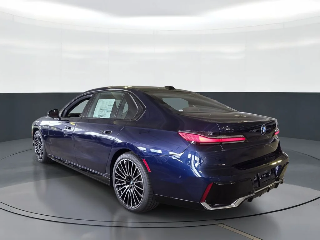 New 2026 Tanzanite Blue II Metallic BMW 750e xDrive image 4