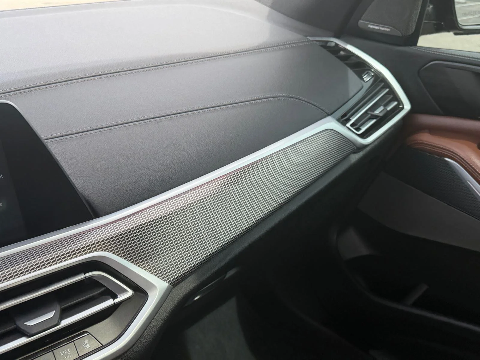 Used 2022 Carbon Black Metallic BMW M50i image 33