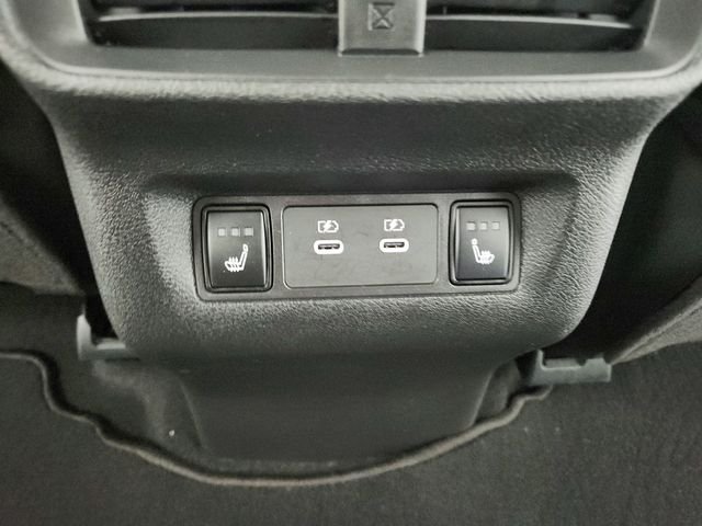 Used 2025 White Nissan Platinum image 37