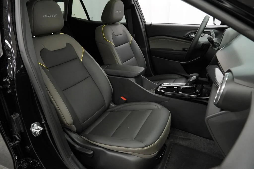 New 2026 Mosaic Black Metallic Chevrolet ACTIV image 28
