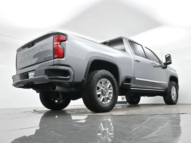 Used 2025 Sterling Gray Metallic Chevrolet High Country image 31