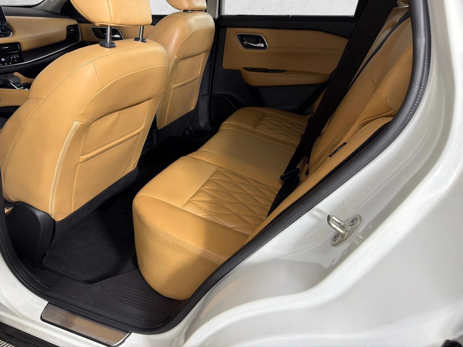 Used 2021 Pearl White Tricoat Nissan Platinum image 23