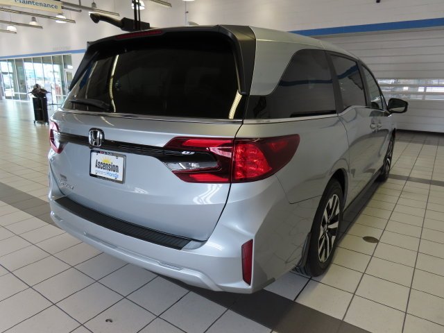 New 2026 Solar Silver Metallic Honda EX-L image 3