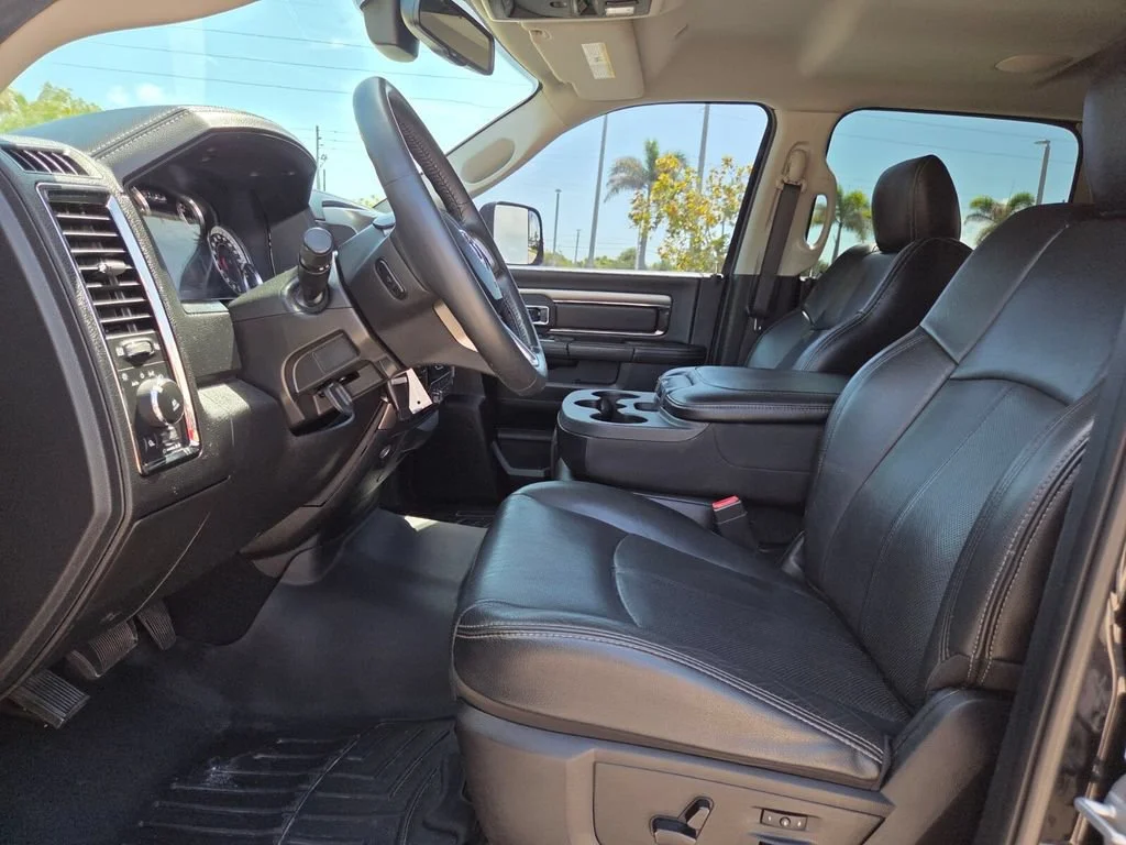 Used 2018 Brilliant Black Crystal Pearlcoat Ram Laramie image 27
