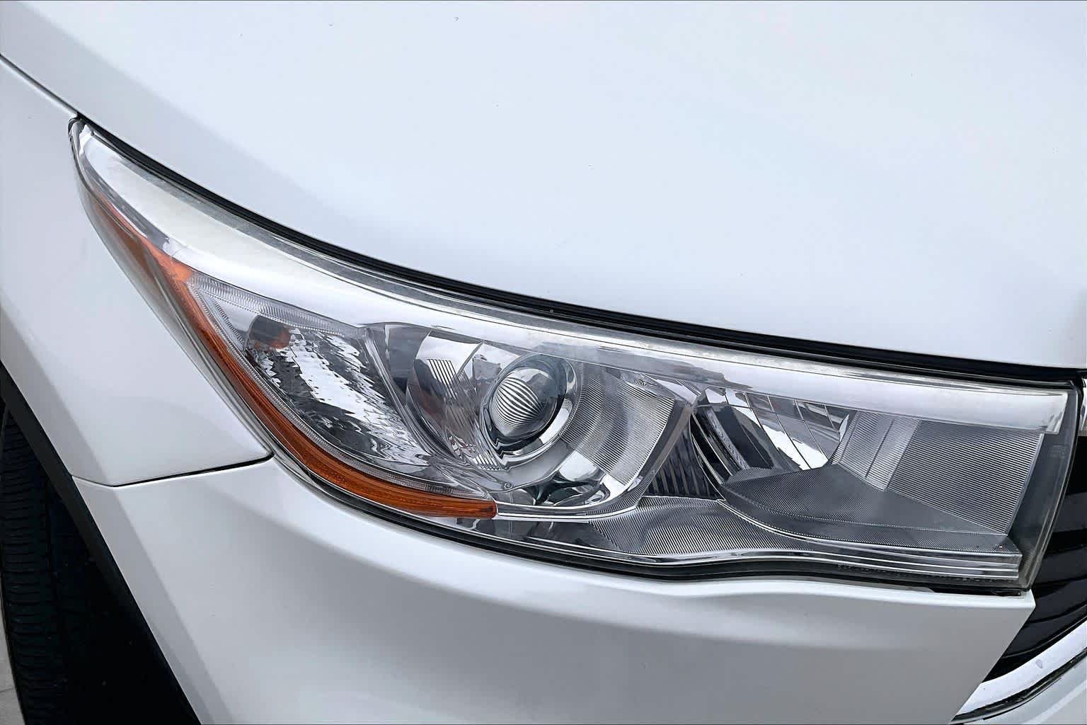 Used 2015 Blizzard Pearl Toyota XLE image 27