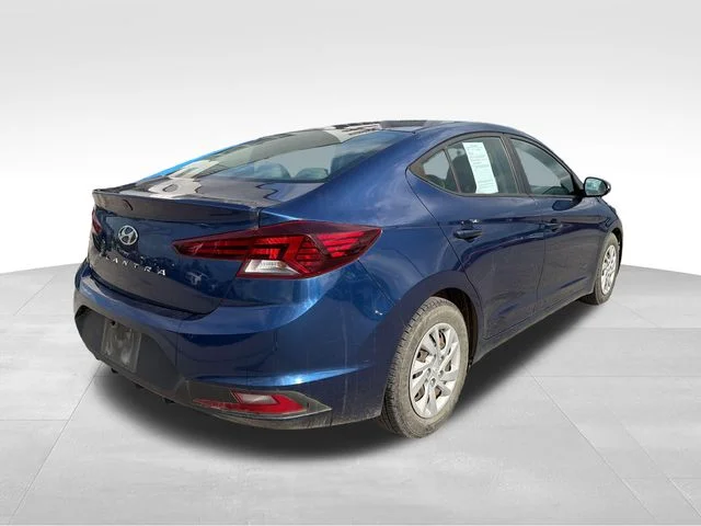 Used 2020 Blue Hyundai SE image 5