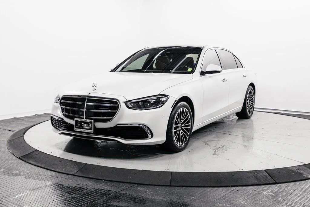 Used 2024 MANUFAKTUR Moonlight White Magno Mercedes-Benz S 580 image 3
