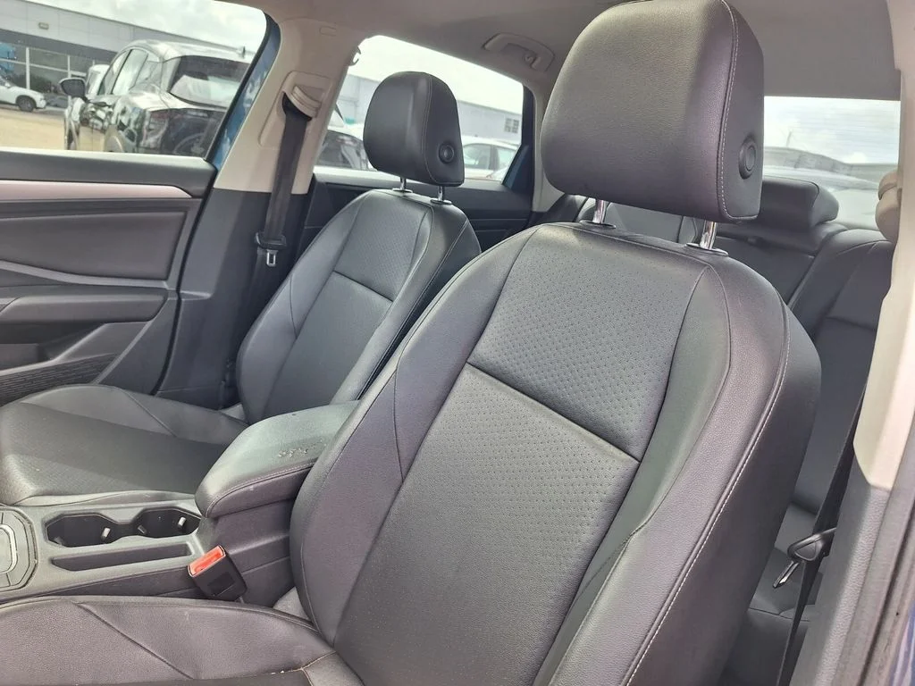 Used 2019  Volkswagen  image 10