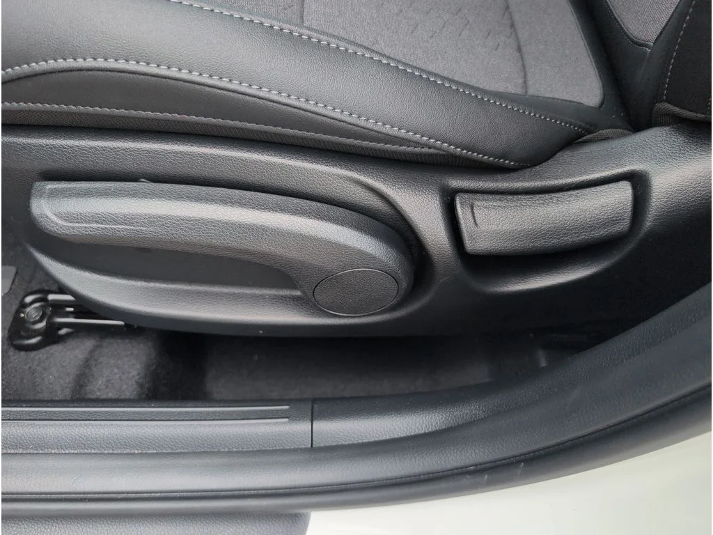 New 2026 Snow White Pearl Kia S image 11