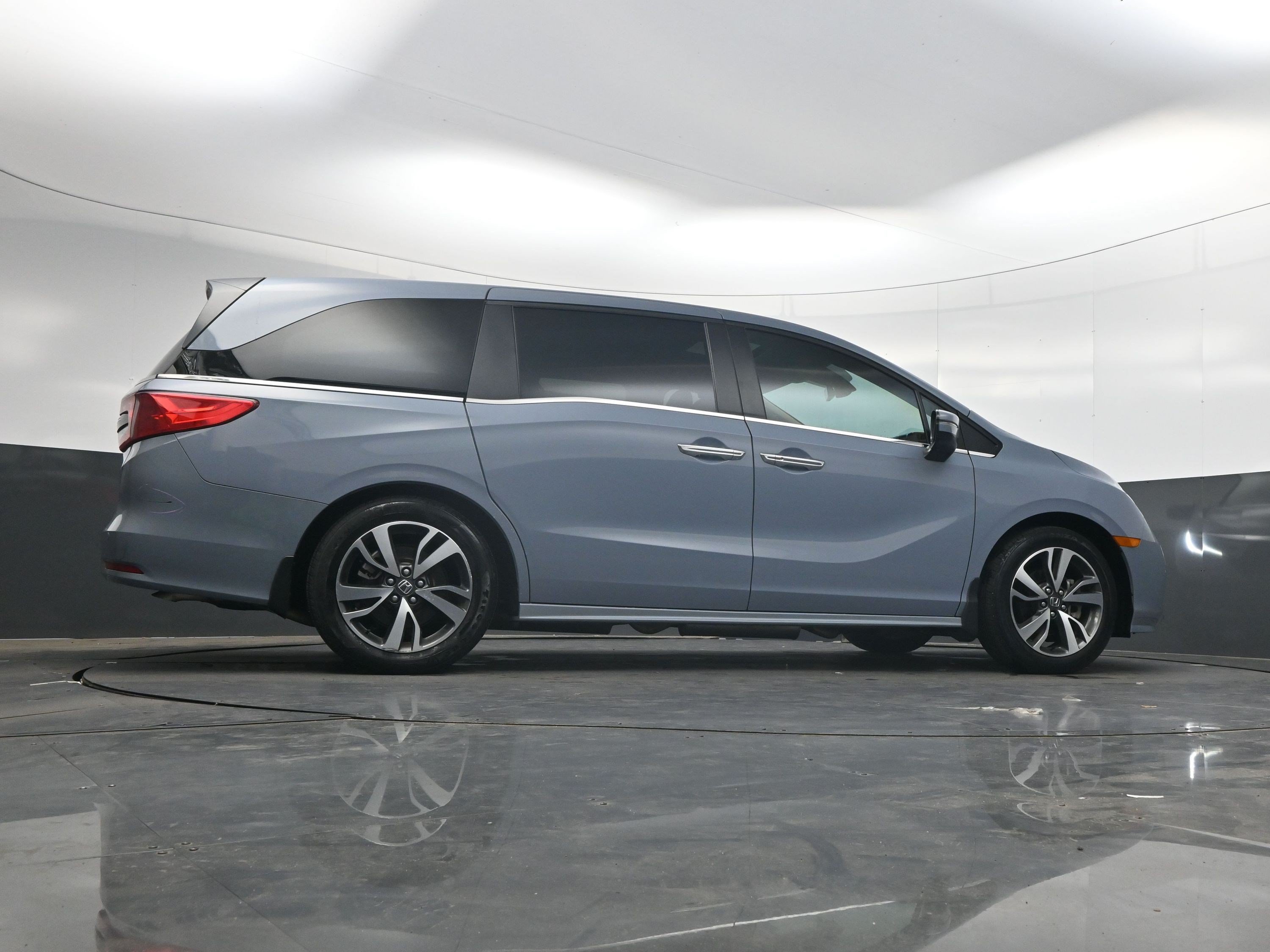 Used 2023 Sonic Gray Pearl Honda Touring image 33