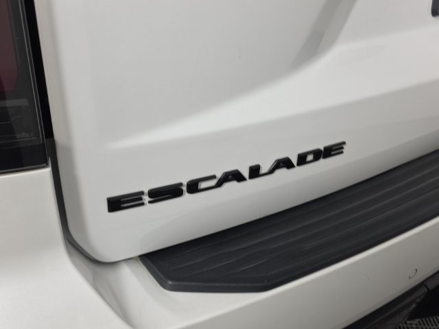 Used 2022 Crystal White Tricoat Cadillac Sport Platinum image 11