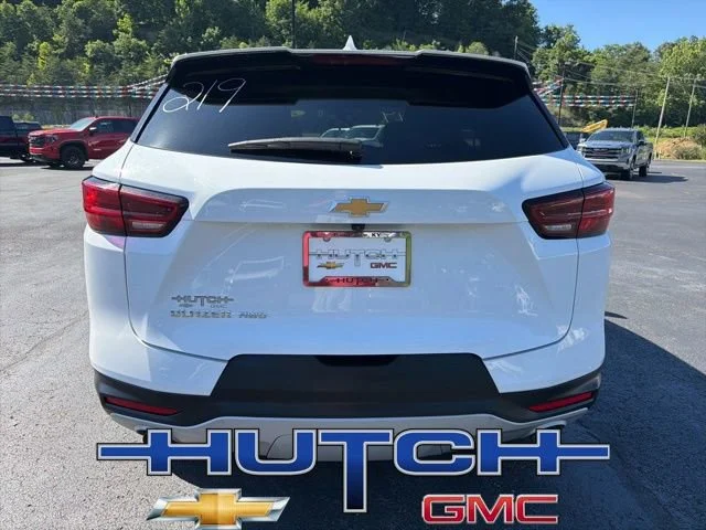 Used 2025 Summit White Chevrolet 2LT image 5
