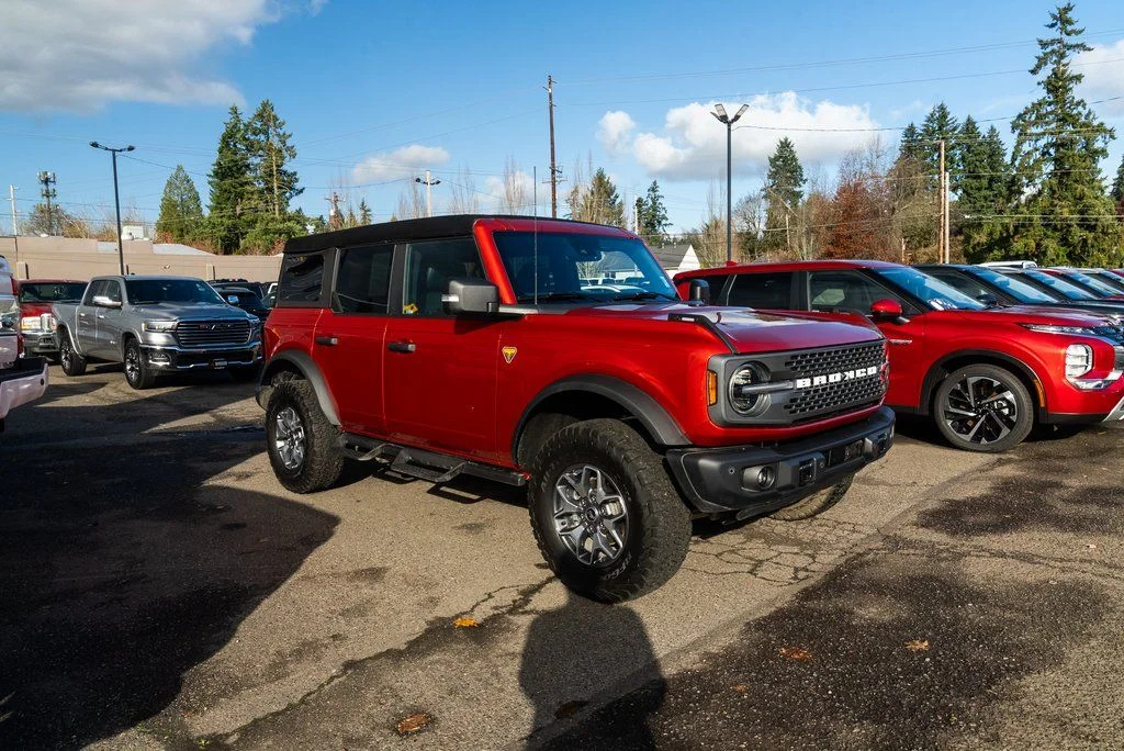 Used 2023 Red Ford Badlands image 25