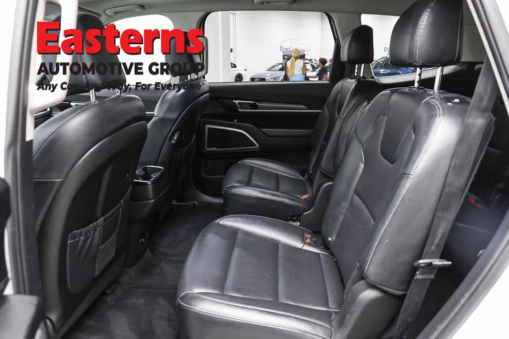 Used 2020 White Kia S image 23