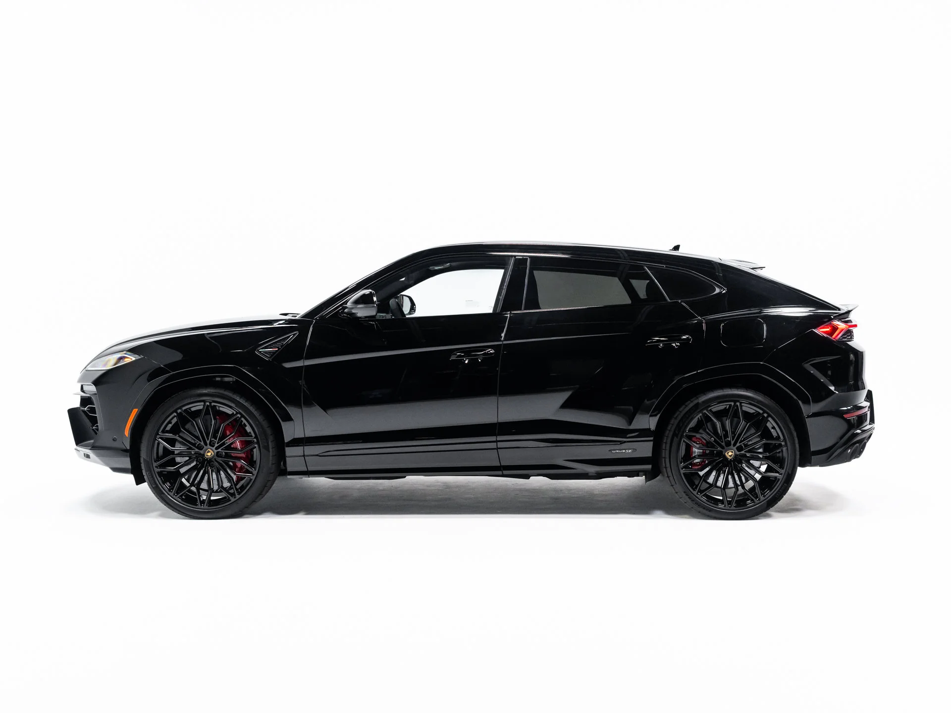 Used 2025 Lamborghini Urus SE with VIN ZPBUD6ZL4SLA38931 for sale in Bloomington, Minnesota