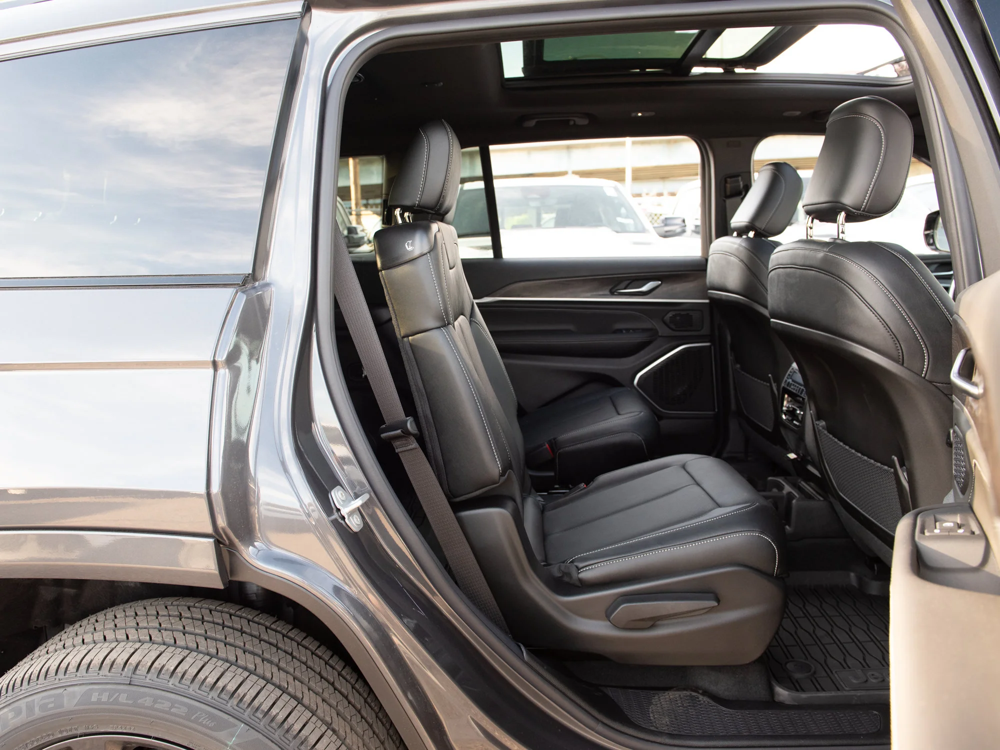 New 2026 Grey Jeep Limited Reserve* image 27